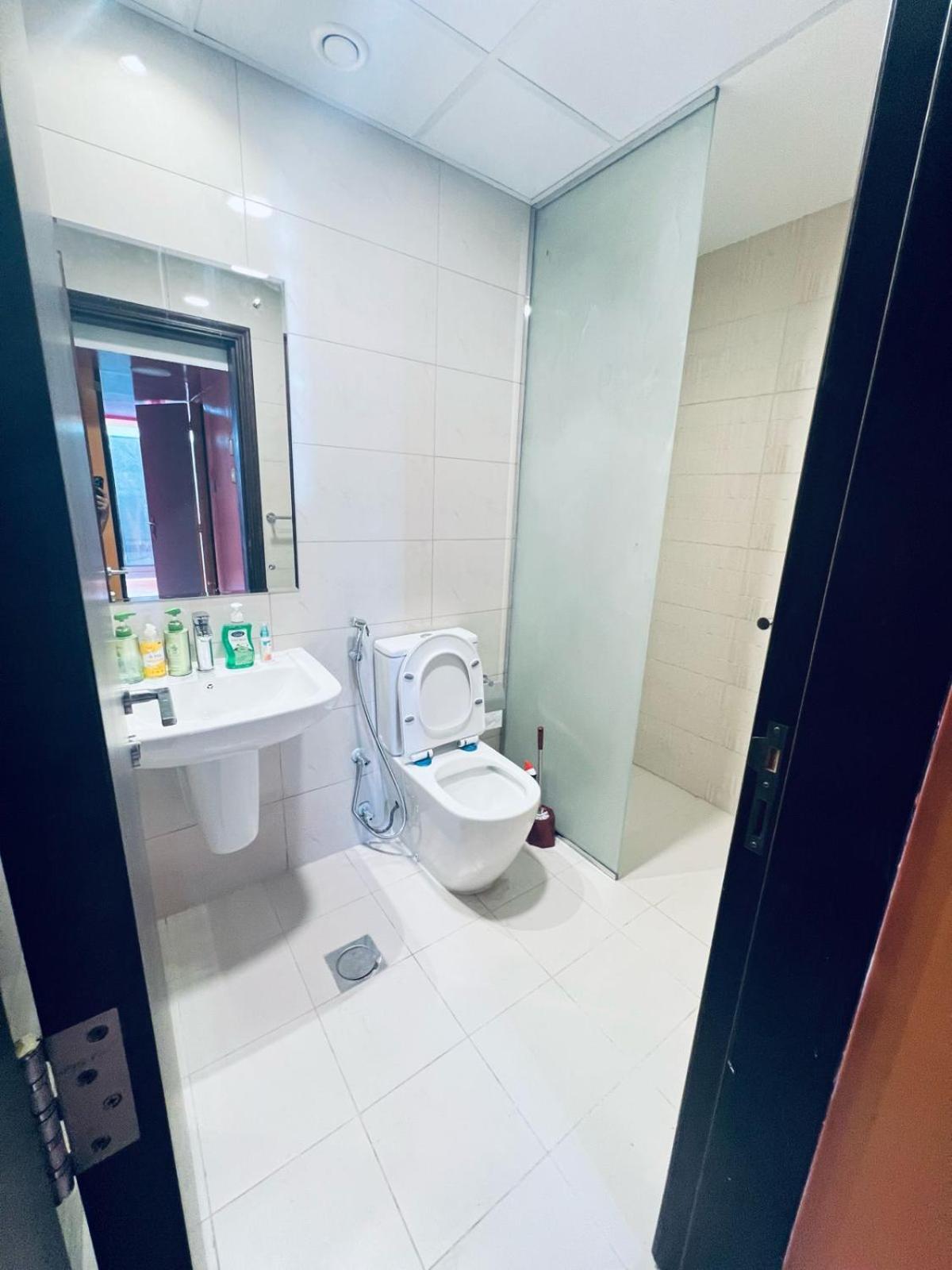 Апартаменты Moon Backpackers Burjman Exit 2, Family Partitions, Loft Partitions, Дубай Экстерьер фото