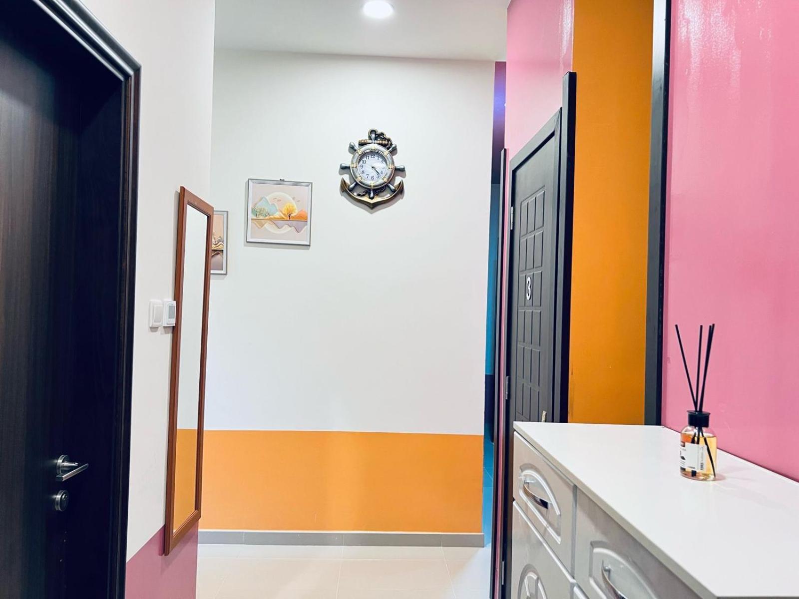 Апартаменты Moon Backpackers Burjman Exit 2, Family Partitions, Loft Partitions, Дубай Экстерьер фото