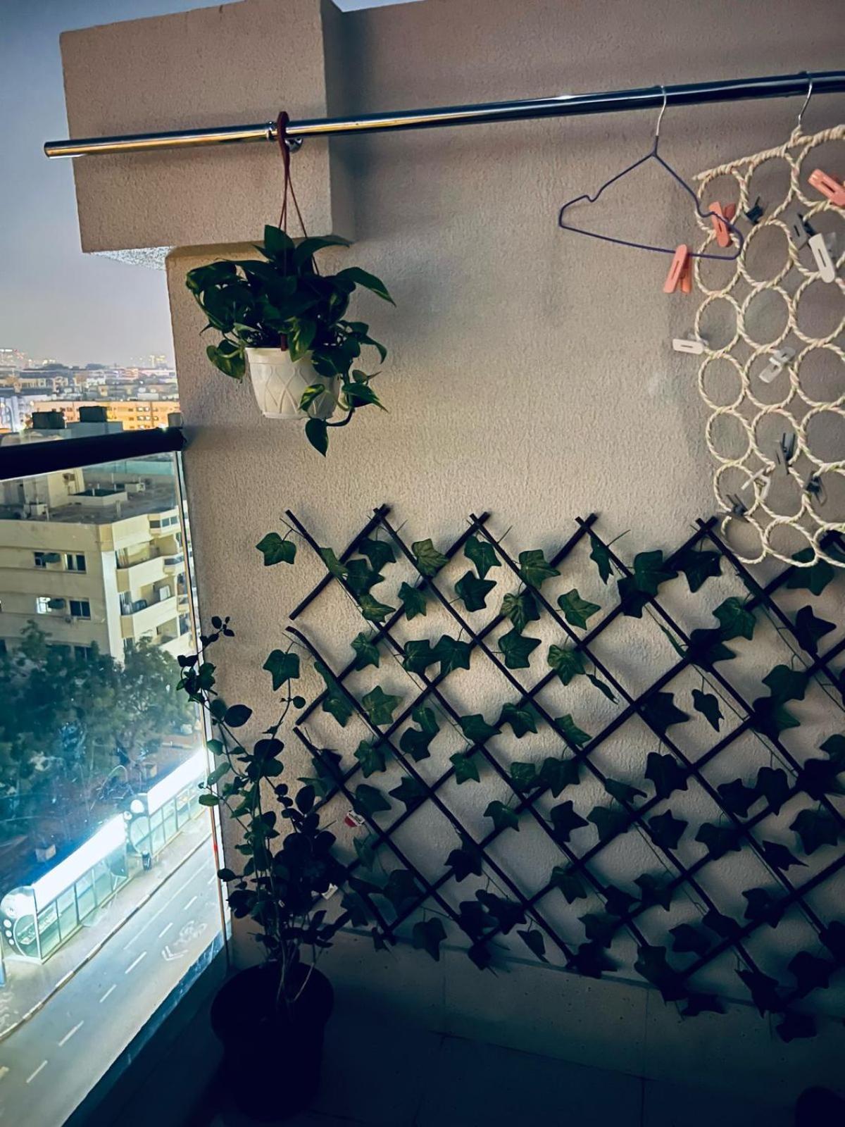Апартаменты Moon Backpackers Burjman Exit 2, Family Partitions, Loft Partitions, Дубай Экстерьер фото